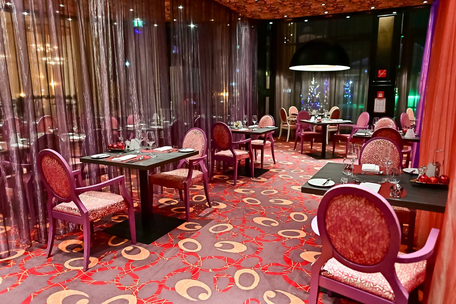 Den stilige restauranthallen til Silvertrail Way